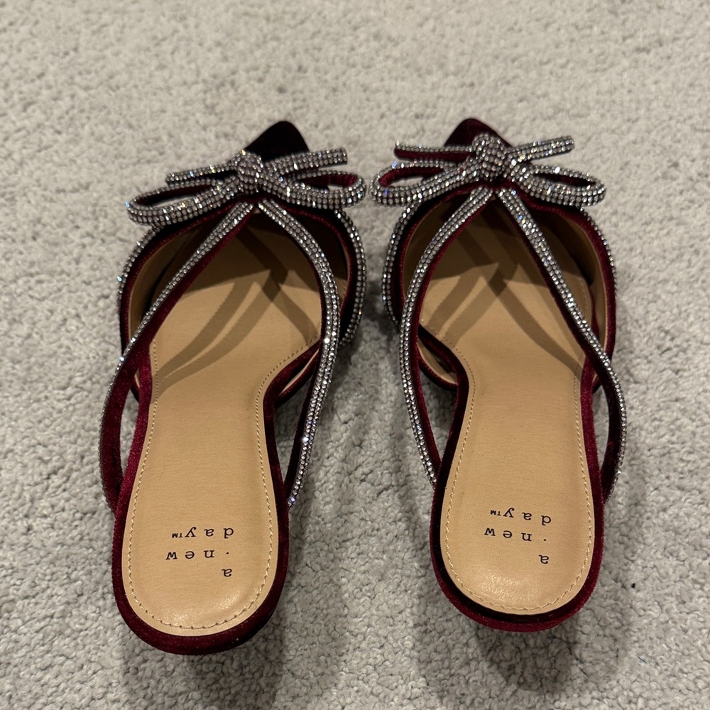 A New Day Burgundy Mules with Bow Detail Size 8.5 - Picture 5 of 9